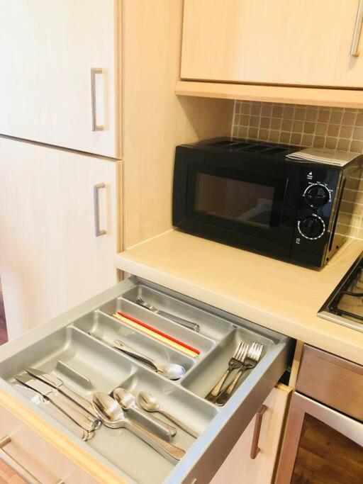 Modern Spacious Retreat Full Fibre Wi-Fi & Free Parking EDI Exterior photo