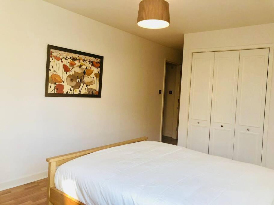 Modern Spacious Retreat Full Fibre Wi-Fi & Free Parking EDI Exterior photo