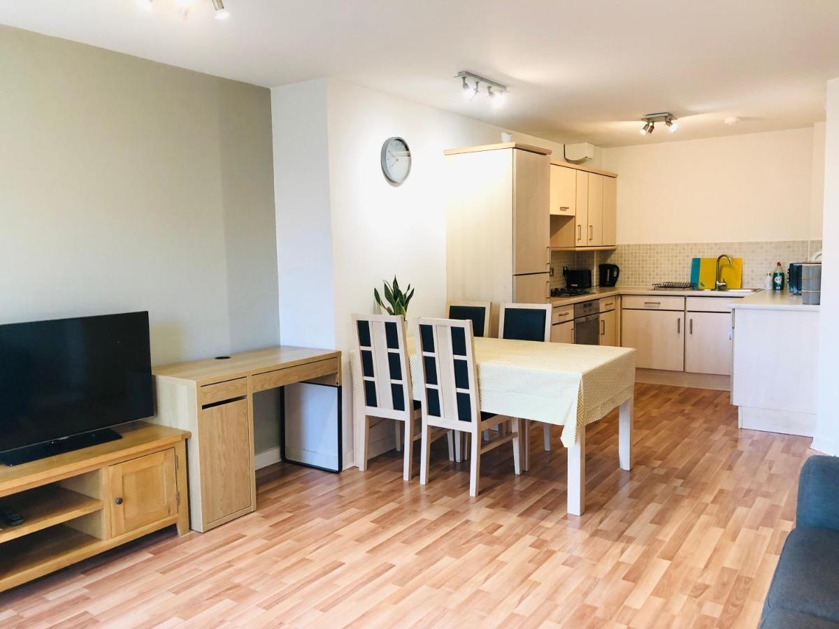 Modern Spacious Retreat Full Fibre Wi-Fi & Free Parking EDI Exterior photo