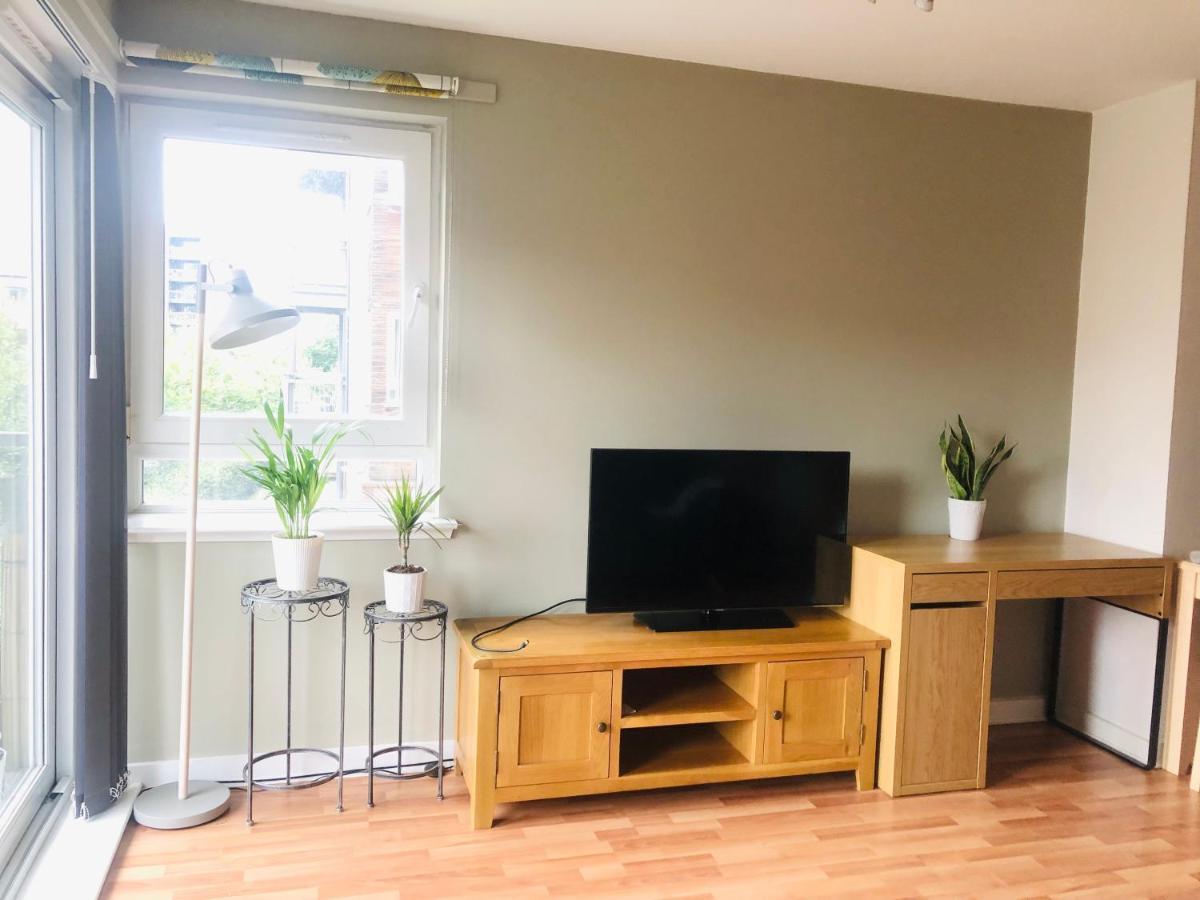 Modern Spacious Retreat Full Fibre Wi-Fi & Free Parking EDI Exterior photo