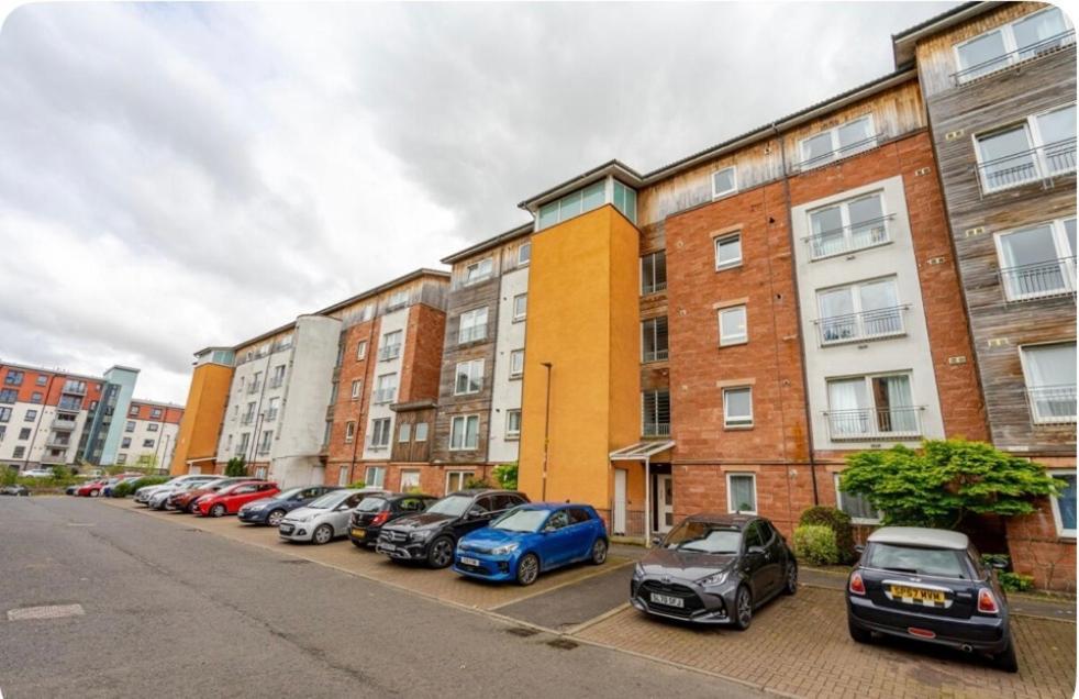 Modern Spacious Retreat Full Fibre Wi-Fi & Free Parking EDI Exterior photo