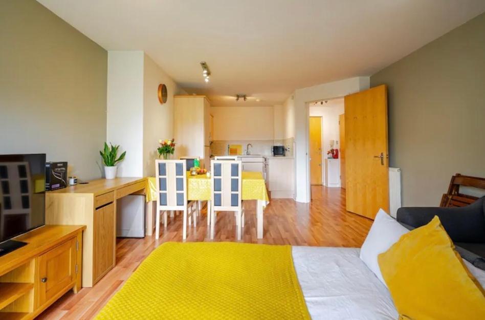 Modern Spacious Retreat Full Fibre Wi-Fi & Free Parking EDI Exterior photo