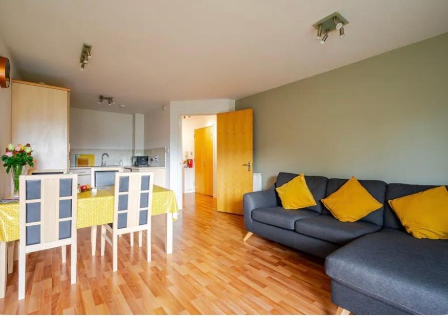 Modern Spacious Retreat Full Fibre Wi-Fi & Free Parking EDI Exterior photo