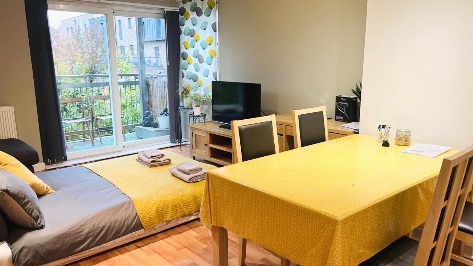Modern Spacious Retreat Full Fibre Wi-Fi & Free Parking EDI Exterior photo