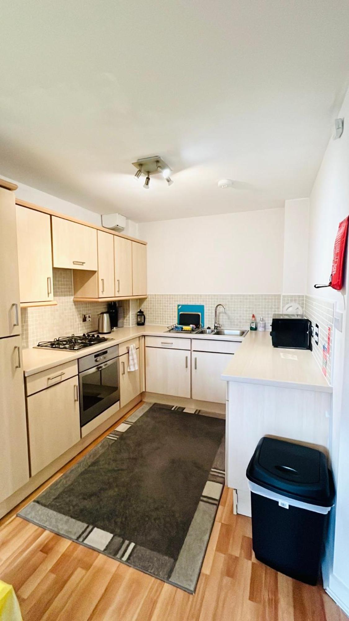 Modern Spacious Retreat Full Fibre Wi-Fi & Free Parking EDI Exterior photo