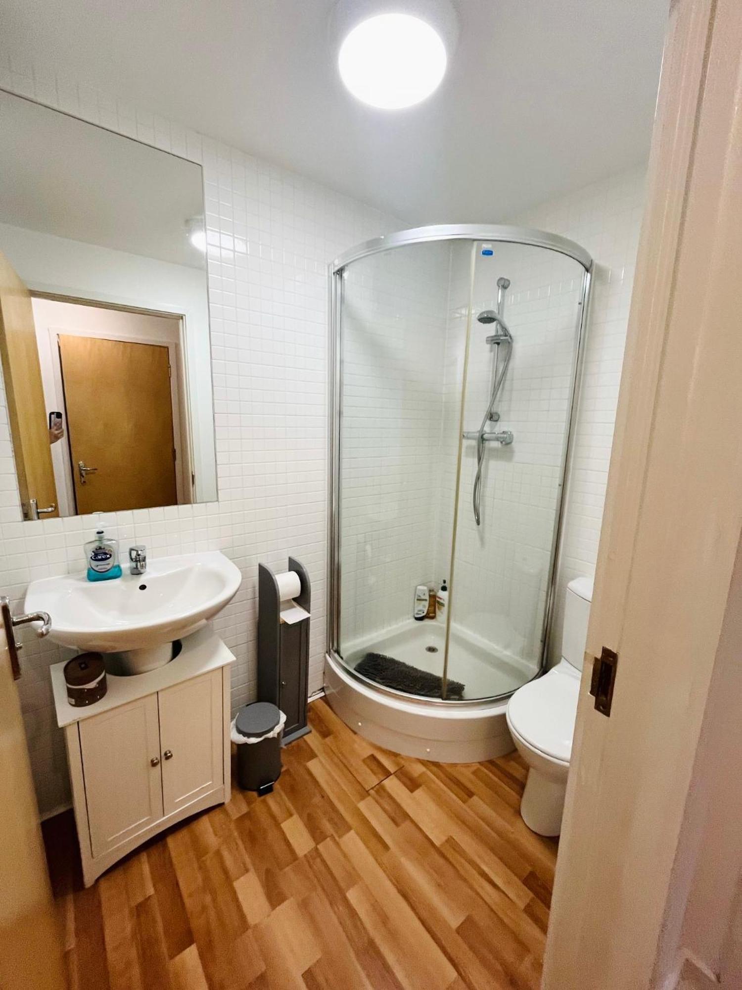 Modern Spacious Retreat Full Fibre Wi-Fi & Free Parking EDI Exterior photo