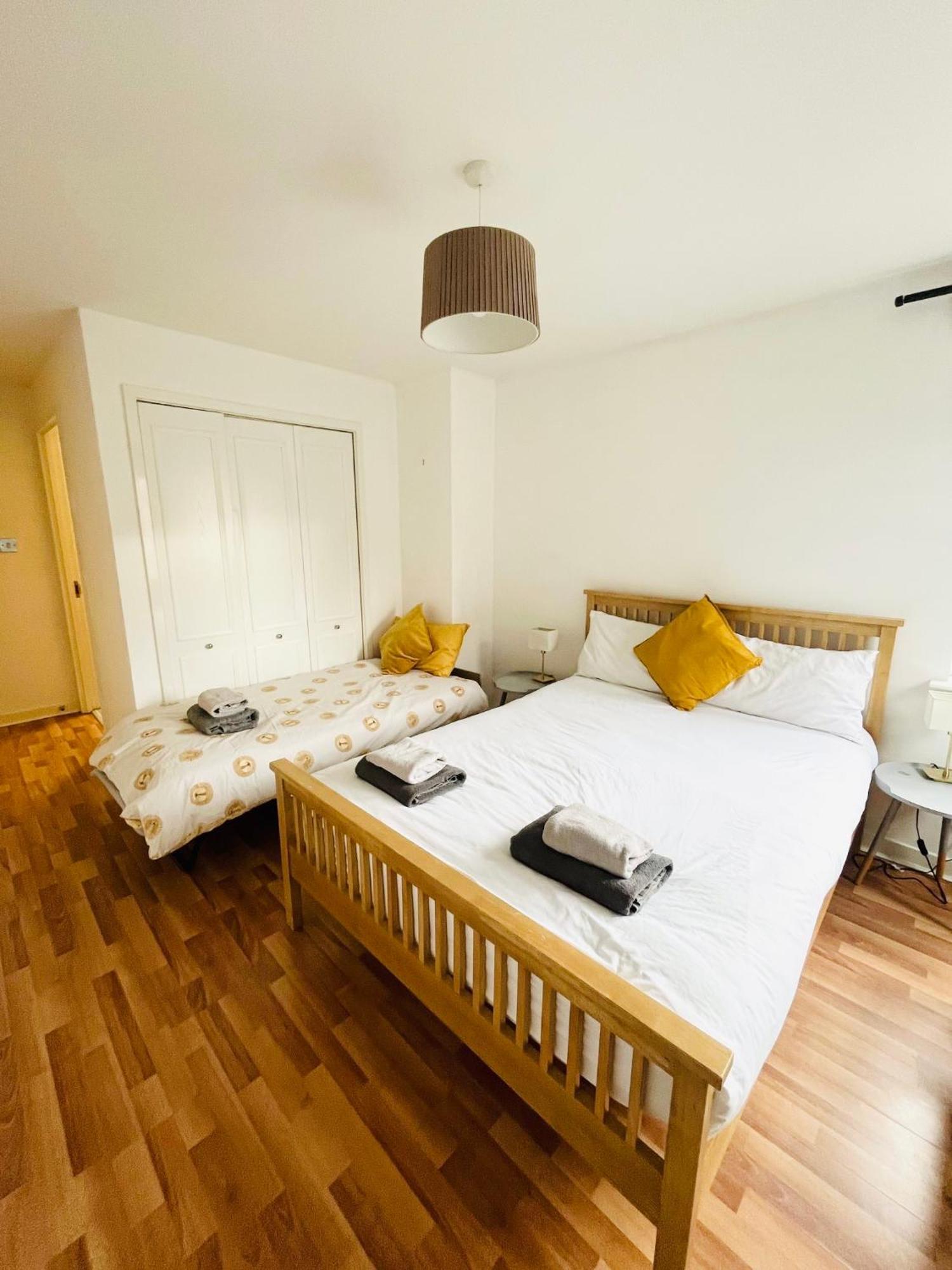 Modern Spacious Retreat Full Fibre Wi-Fi & Free Parking EDI Exterior photo